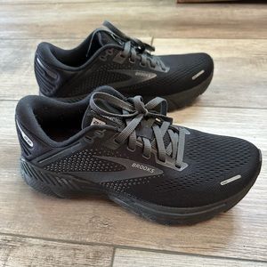 Brooks Adrenaline GTS 22 running shoes